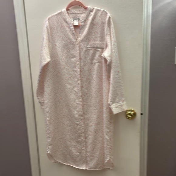 WinterSilks Other - WinterSilks Floral Button-Up Nightgown